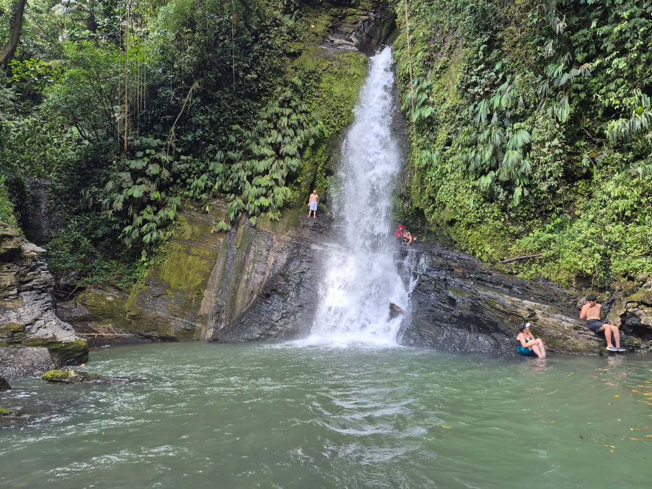 Cascada cerca de La Kavala